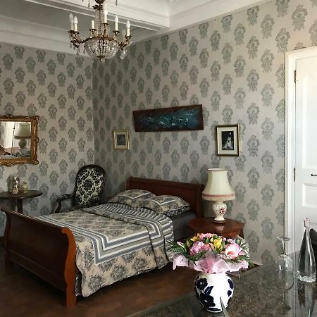 Hotel Chez Les Artistes Servian Esterno foto
