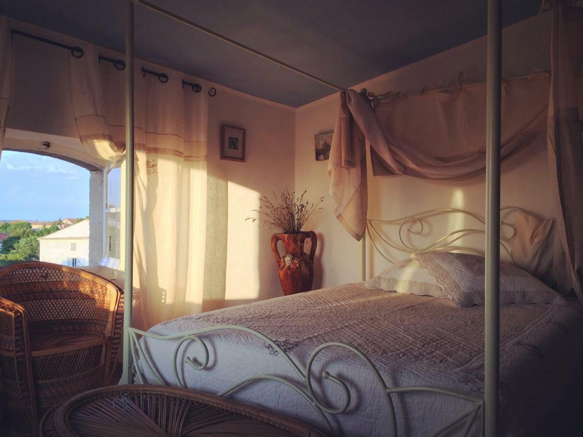 Hotel Chez Les Artistes Servian Esterno foto