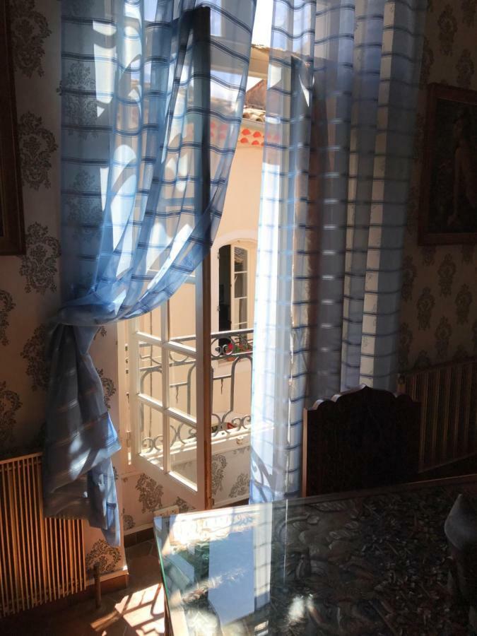 Hotel Chez Les Artistes Servian Esterno foto