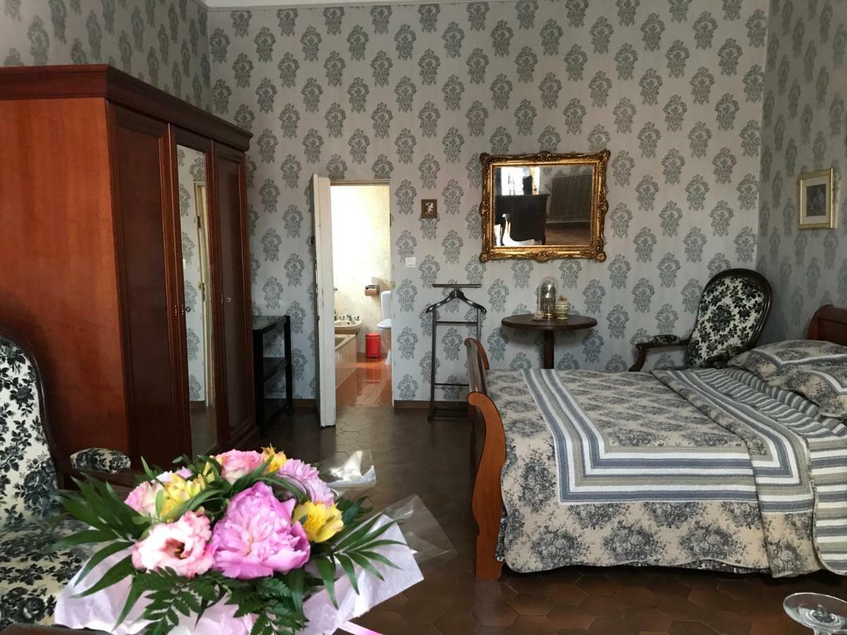 Hotel Chez Les Artistes Servian Esterno foto