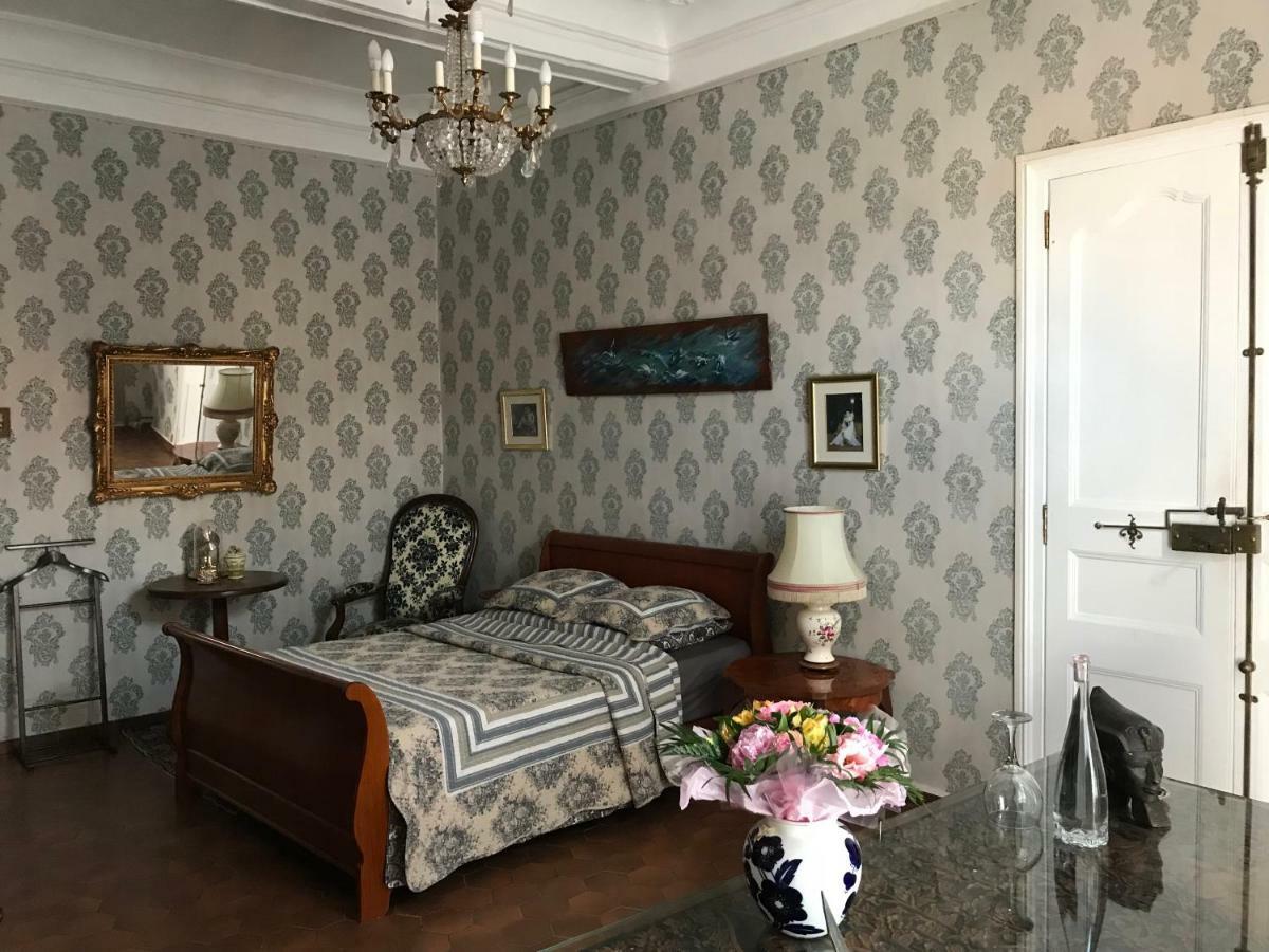 Hotel Chez Les Artistes Servian Esterno foto